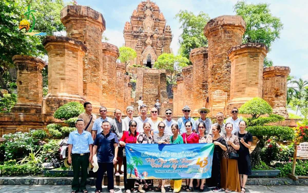 Nha Trang 3N2Đ cùng tập thể lớp cấp 3B Hải Hậu - Ký Ức Gặp Lại Sau 45 Năm
